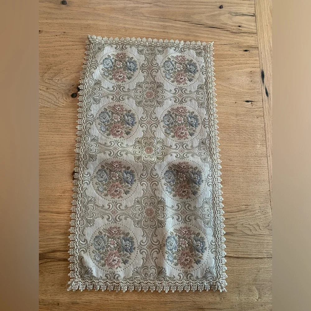 Vintage‎ Victorian Table Runner Embroidered Floral Pinks Ivory Red Backing